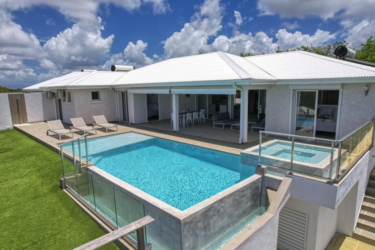 2.Location villa 3 chambres piscine vue mer Le Gosier Guadeloupe